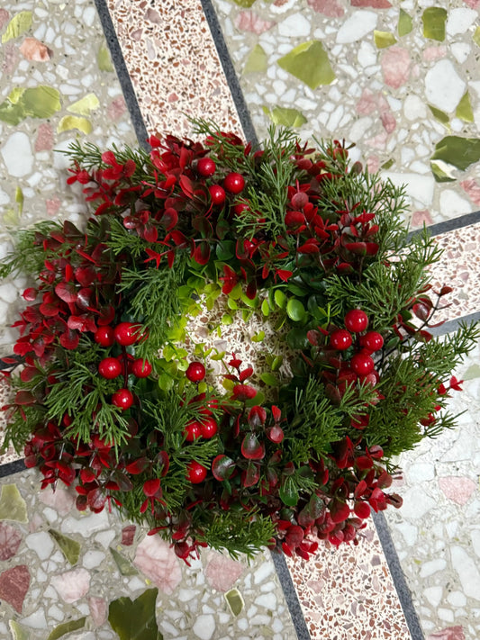 Artificial Christmas Red Berry Wreath Green Leaves Front Door Decor