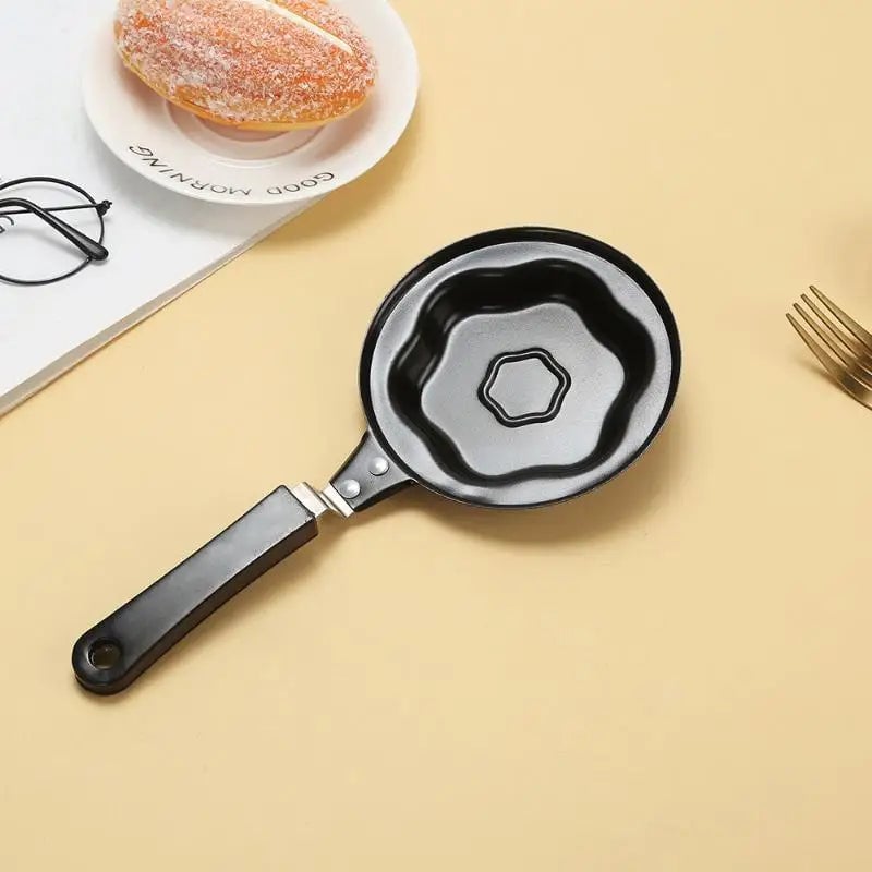 Heart-Shaped Cast Iron Mini Egg Fry Pan - Breakfast Pancake Omelette