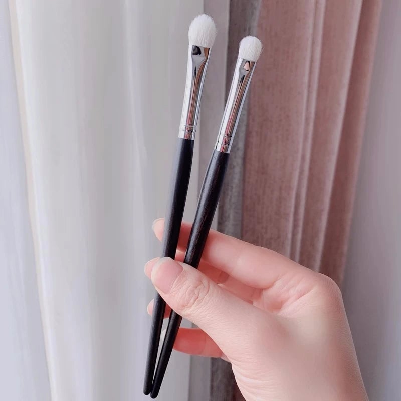 Natural Goat Hair Eyeshadow Blending Brush - Ebony Handle Makeup Tool