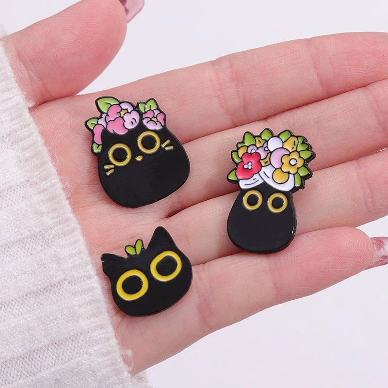 Black Cat Enamel Pin - Big Eyes Kitten Brooch Lapel Badge Jewelry