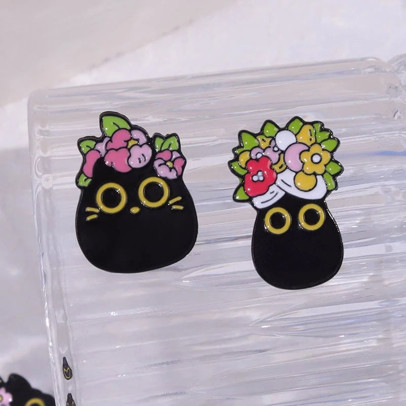 Black Cat Enamel Pin - Big Eyes Kitten Brooch Lapel Badge Jewelry