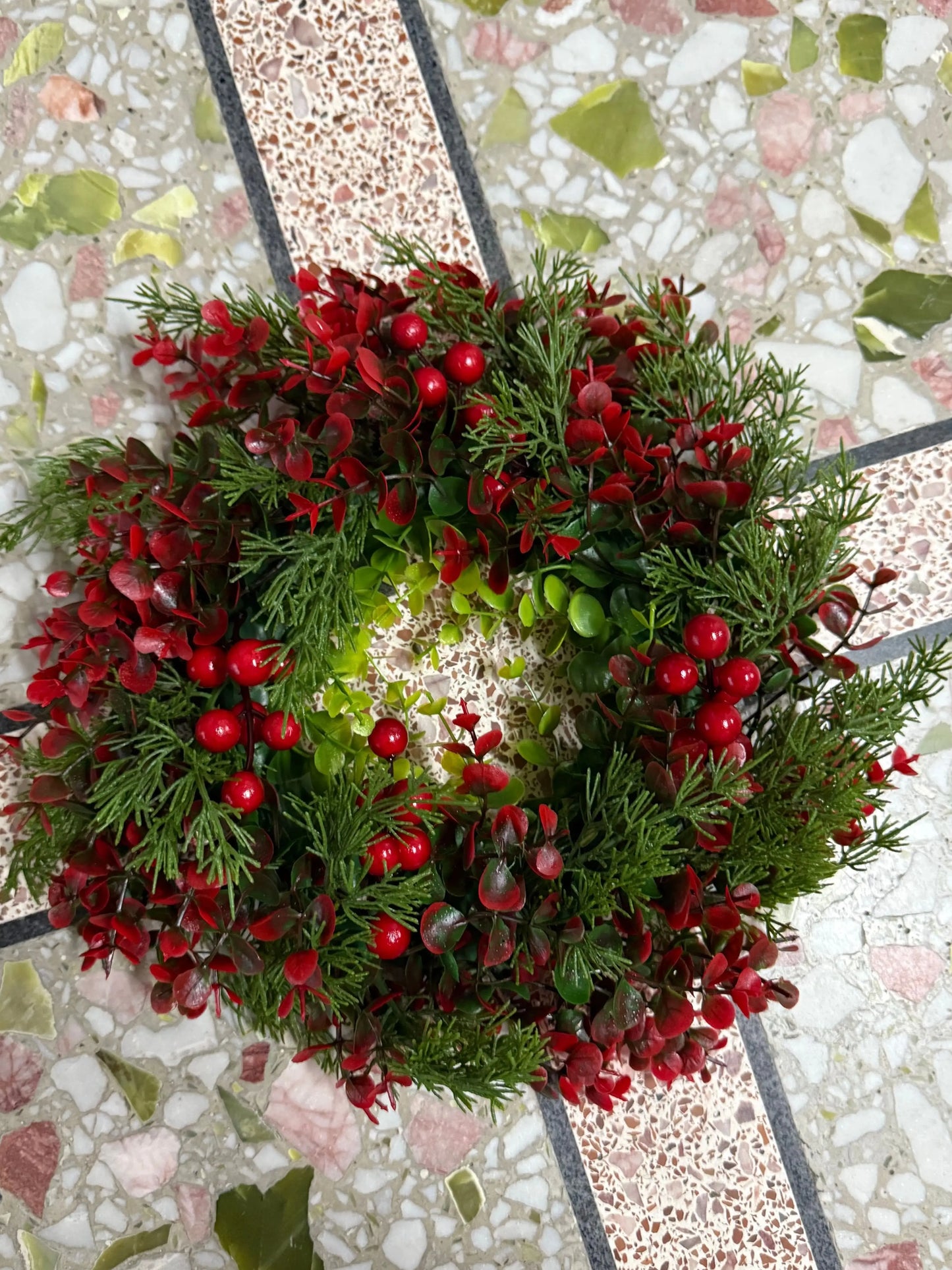 Artificial Christmas Red Berry Wreath Green Leaves Front Door Decor