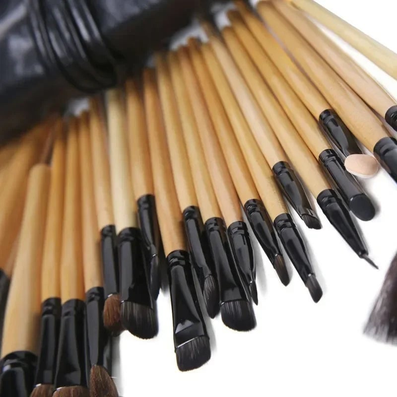 24-Piece Professional Makeup Brush Set - Foundation Eyebrow Powder
