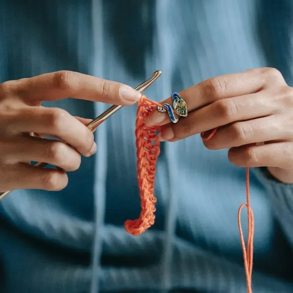 Adjustable Cat Ring Yarn Guide - Crochet Tension Control Thimble