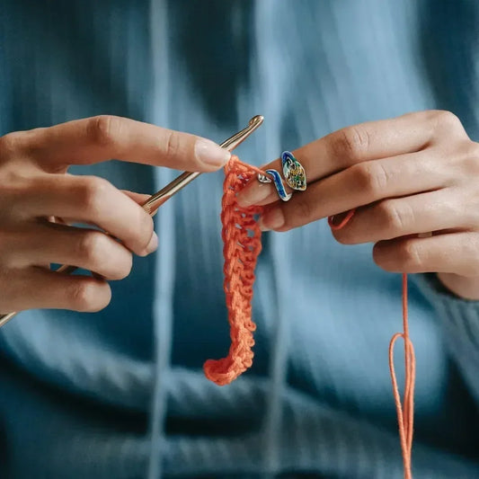Adjustable Cat Ring Yarn Guide - Crochet Tension Control Thimble