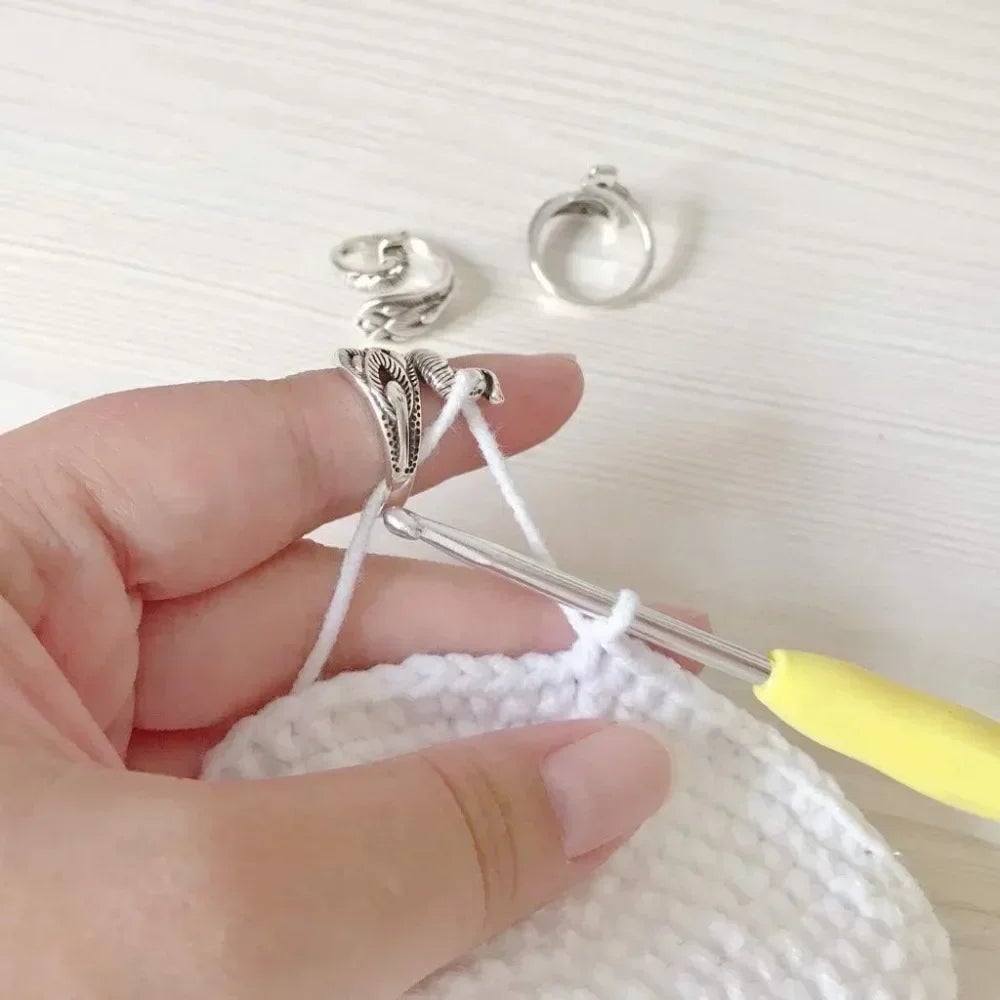 Adjustable Cat Ring Yarn Guide - Crochet Tension Control Thimble