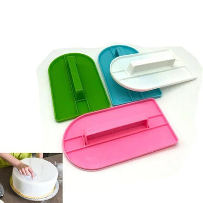 Professional Cake Mold & Decorating Set - Piping & Smoothing Tools