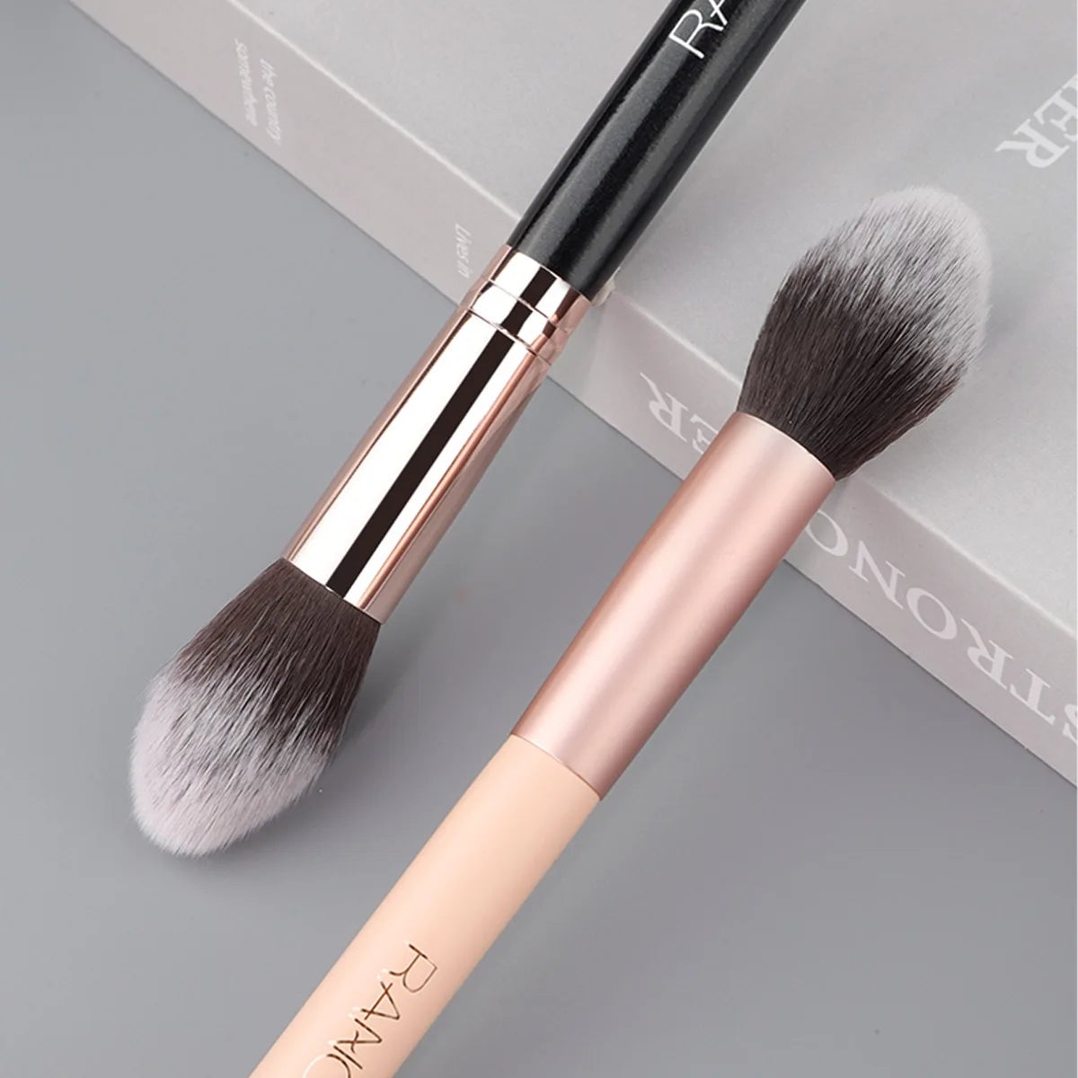 Long Handle Makeup Brushes Set - Non-Powder Absorbing Beauty Tools