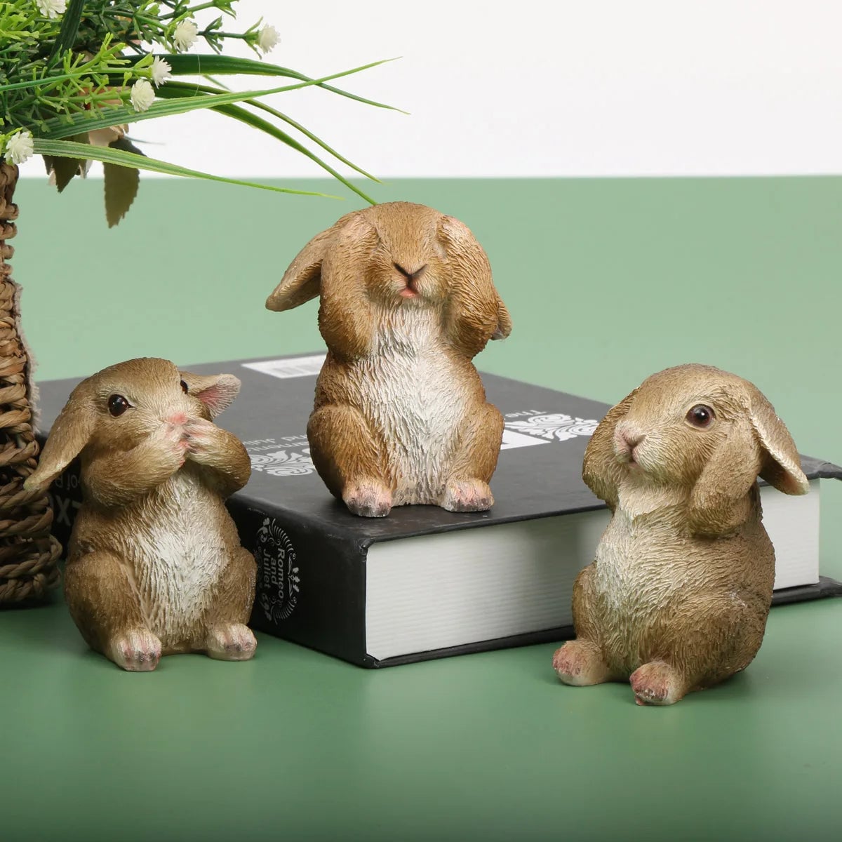 3Pcs Resin Rabbit Figurines Mini Farm Animal Decor Craft Gift Set