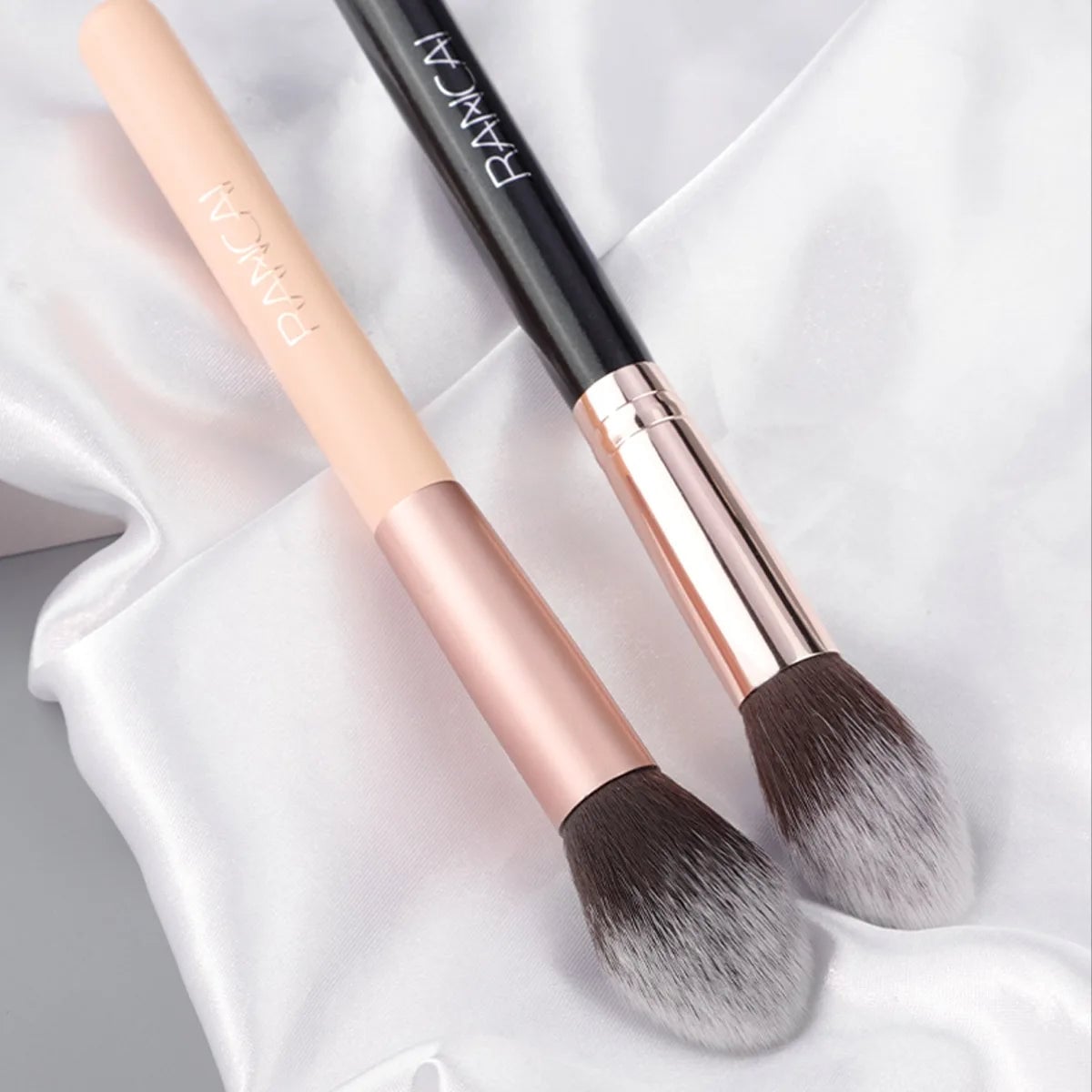 Long Handle Makeup Brushes Set - Non-Powder Absorbing Beauty Tools