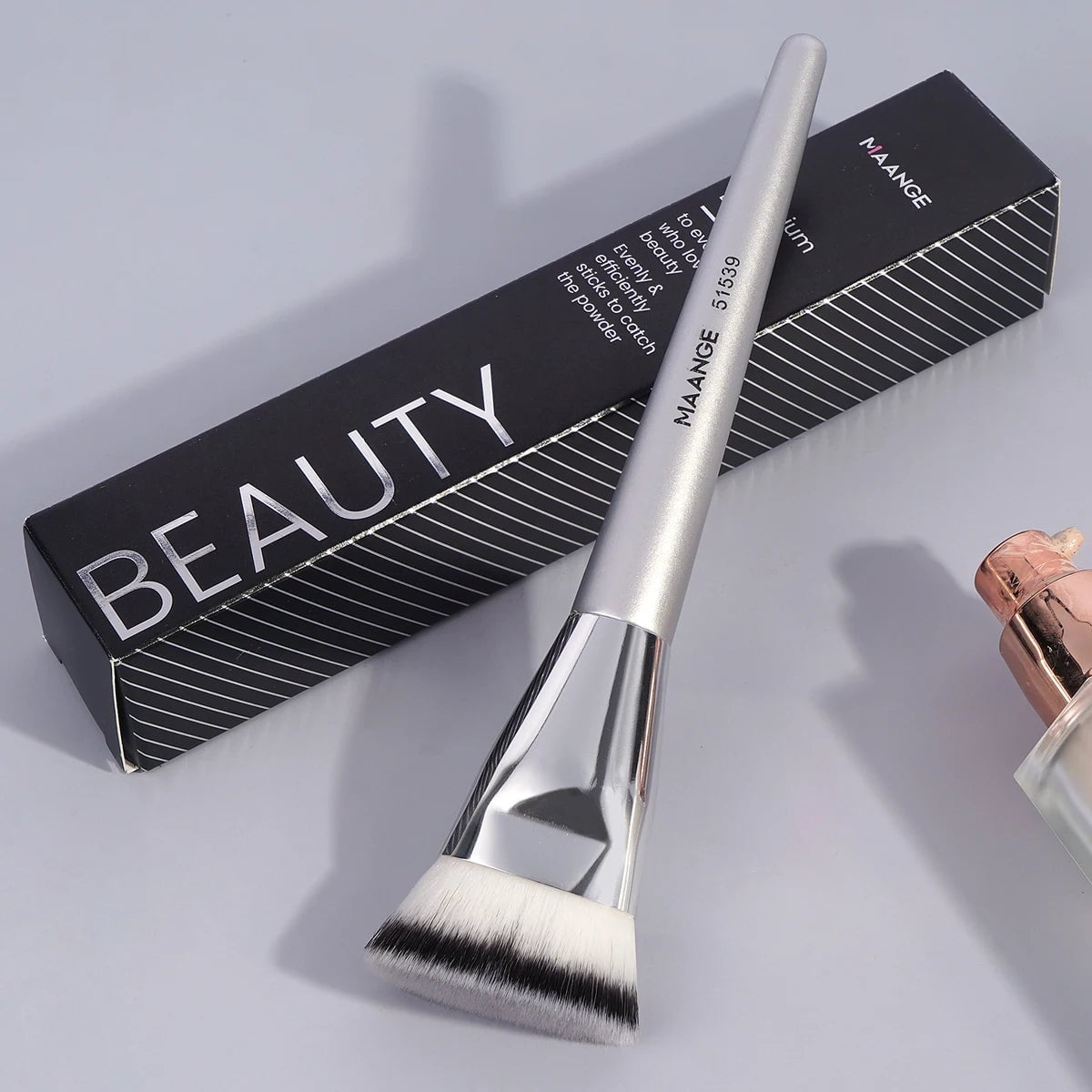 MAANGE Flat Foundation Brush - Professional Makeup Tool with Storage Box